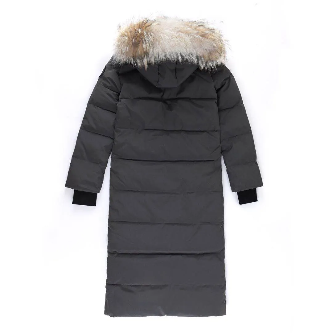 P760 Canada Goose Canada Goose #Mystique 3035LB extended parka down jacket/22 styles #women# ➖ Genuine synchronous anti-counterfeiting chip sensor! ➖ Imported 21-count polyester-cotton blended original fabric [last year’s 16-count/18-count hard fabrics have been completely eliminated, this year all use 21-count genuine synchronous fabrics, the soft mid-strap feels delicate and textured], genuine synchronous Feather-Light 10D waterproof coating fabric, made of 84.5 polyester fiber and 15.5 cotton, 100% the best feel in the entire network! ➖ The genuine official website is synchronized with the international standard 90 velvet! ➖ Using the best nylon lining with double double-layer sealing design, velvet-proof No. 7 needle + grid-filled down ready-made garments, there is 100% no so-called velvet running! ➖ The cuffs are designed with thickened seamless threads, and the collar and pockets are lined with top-quality polar fleece to keep you warm and comfortable! ➖ Yoshida YKK provides original custom-made electroplated sliders. YKK two-way lockable zippers are tight and smooth and will not peel off paint! ➖ 3M composite guarantees that the Velcro is the same as the original, durable, and all accessories and hardware are custom-made! ➖ Imported BEHRINGER embroidery machine to customize the 10,000-needle embroidery logo, 98% of which can be reproduced to restore the original logo. You can check and compare on the official website! ➖ The fur collars are all made of large pieces of Western Canadian blue wolf hide, ensuring that each fur collar is 13-15cm wide!  ⛔No slander, no exaggeration, professionalism because of focus!  SIZE: S M L [Attached: Size chart]
